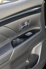 Mitsubishi Outlander PHEV Juro 2016 года (UK)